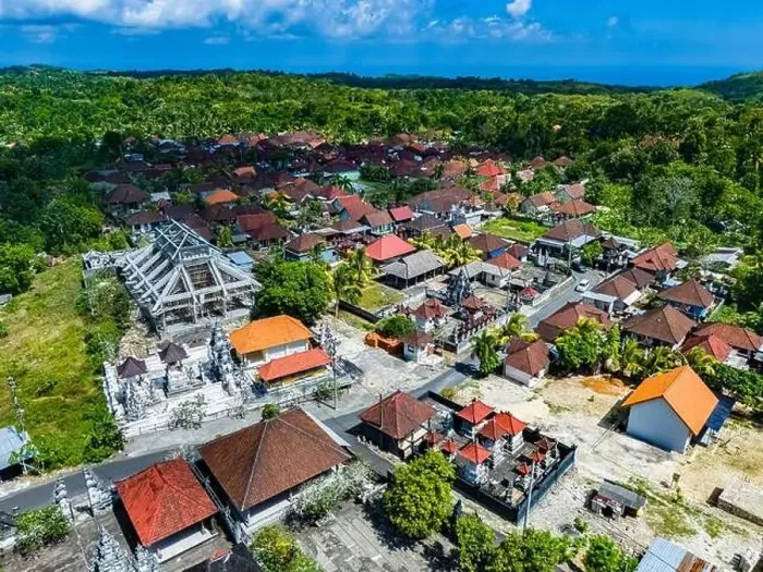 Framed Print : Aerial view of a small village in Tanglad, Nusa Penida, Klungkung Regency, Indonezja Framed Print : Aerial view of a small village in Tanglad, Nusa Penida, Klungkung Regency, Indonezja