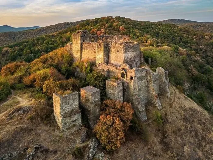 Framed Print : Aerial view of the Soimos citadel ruin at sunset. Photo taken on 26th of August 2024, near Lipova, Arad County, Romania Framed Print : Aerial view of the Soimos citadel ruin at sunset. Photo taken on 26th of August 2024, near Lipova, Arad County, Romania