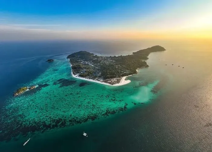 Framed Print : Aerial view of Sunrise beach with long tail boats in Koh Lipe, Satun, Thailand Framed Print : Aerial view of Sunrise beach with long tail boats in Koh Lipe, Satun, Thailand