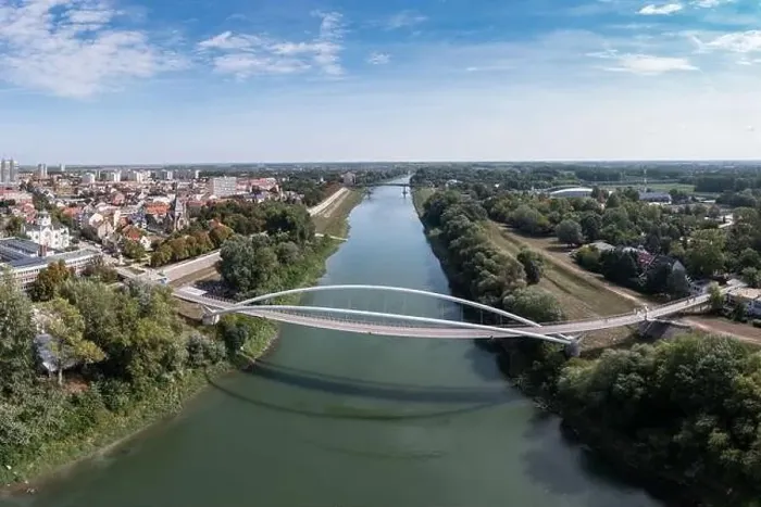 Framed Print : Aerial view of Tiszavirag bridge in Szolnok Framed Print : Aerial view of Tiszavirag bridge in Szolnok