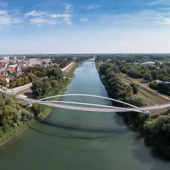 Framed Print : Aerial view of Tiszavirag bridge in Szolnok