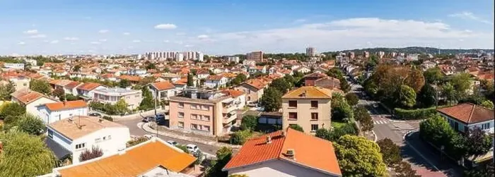 Framed Print : Aerial View of Toulouse, in Haute Garonne, Occitanie, France Framed Print : Aerial View of Toulouse, in Haute Garonne, Occitanie, France