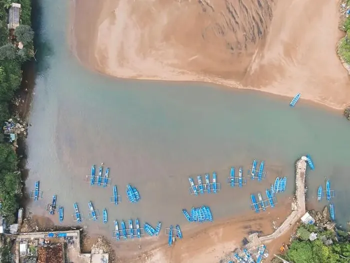 Framed Print : Top aerial view of traditional boats in lagoon beach in Indonesia Framed Print : Top aerial view of traditional boats in lagoon beach in Indonesia