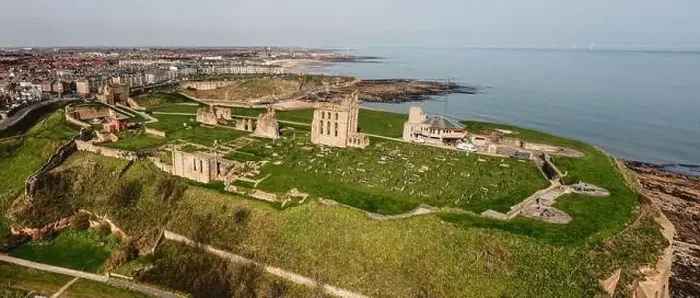 Framed Print : Aerial view of Tynemouth Priory and Castle Framed Print : Aerial view of Tynemouth Priory and Castle