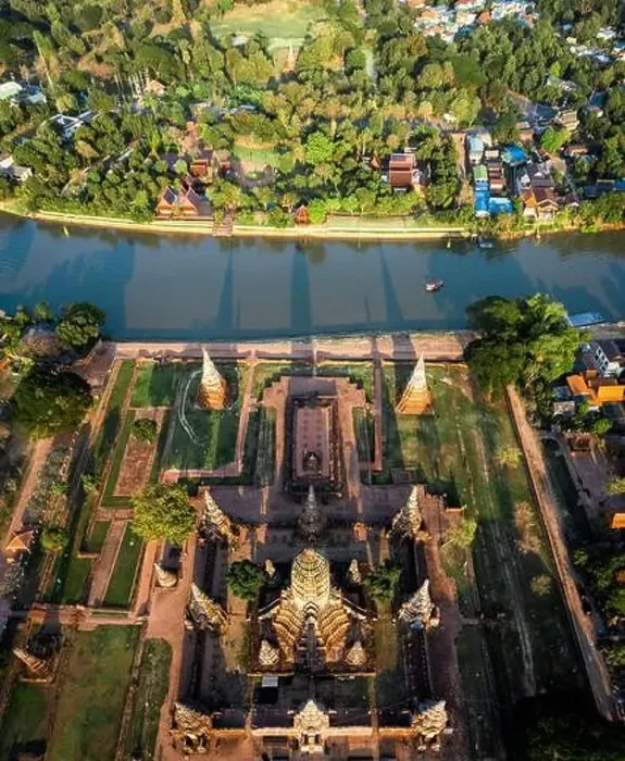 Framed Print : Aerial view of Wat Chaiwatthanaram ruin temple in Ayutthaya, Thailand