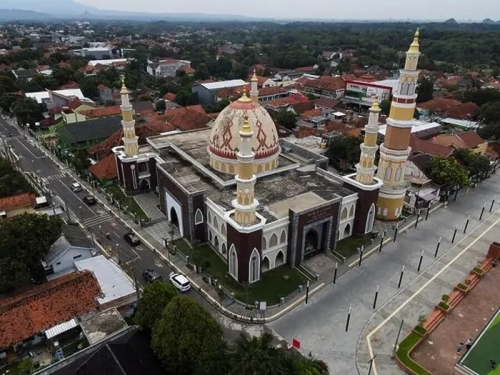 Framed Print : Agung Al-imam Mosque panorama view Largest Mosque in Majalengka Framed Print : Agung Al-imam Mosque panorama view Largest Mosque in Majalengka