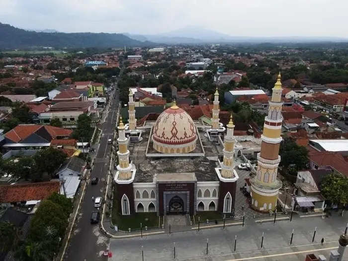 Framed Print : Agung Al-imam Mosque panorama view Largest Mosque in Majalengka Framed Print : Agung Al-imam Mosque panorama view Largest Mosque in Majalengka