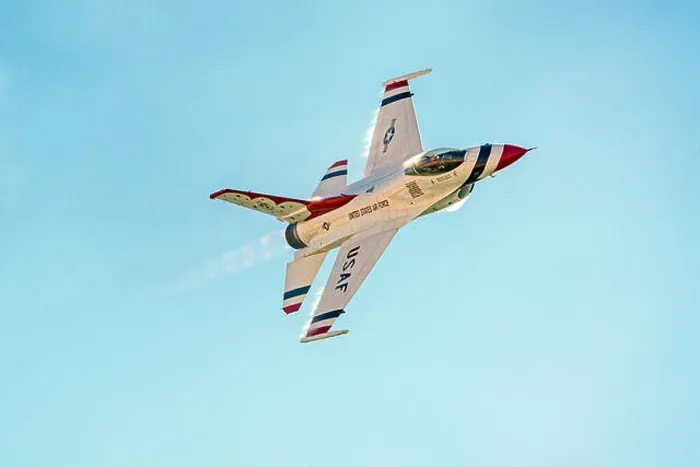 Framed Print : Airplane Thunderbirds F-16 jet fighter Framed Print : Airplane Thunderbirds F-16 jet fighter