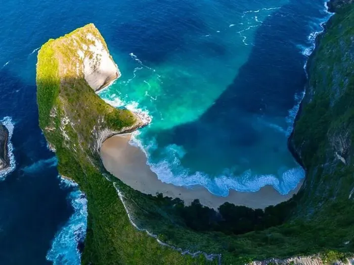 Framed Print : Airview of Kelingking Beach on Nusa Penida Island, Indonesia