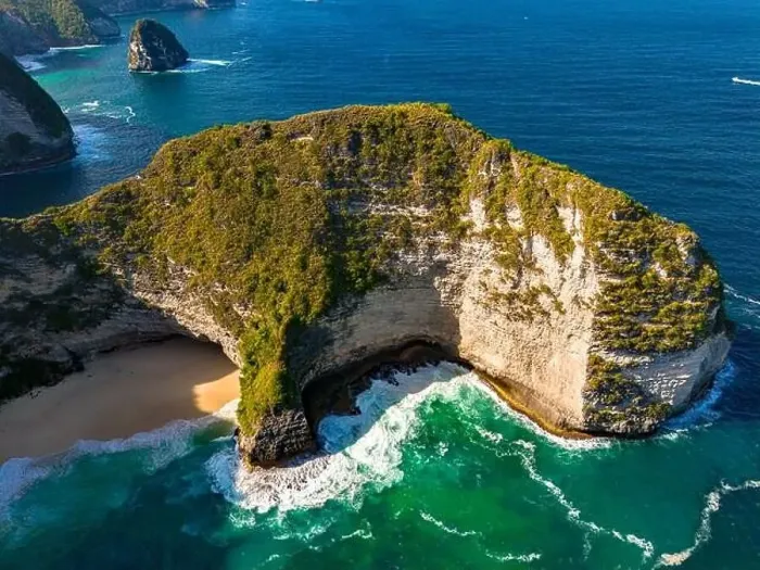 Framed Print : Airview of Kelingking Beach on Nusa Penida Island, Indonesia Framed Print : Airview of Kelingking Beach on Nusa Penida Island, Indonesia