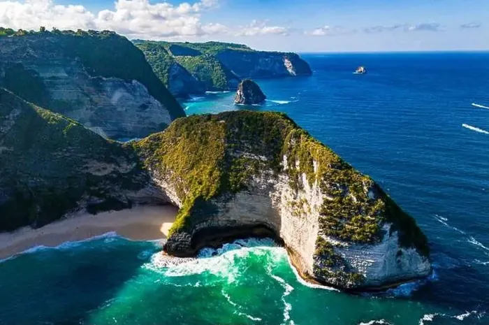 Framed Print : Airview of Kelingking Beach on Nusa Penida Island, Indonesia Framed Print : Airview of Kelingking Beach on Nusa Penida Island, Indonesia