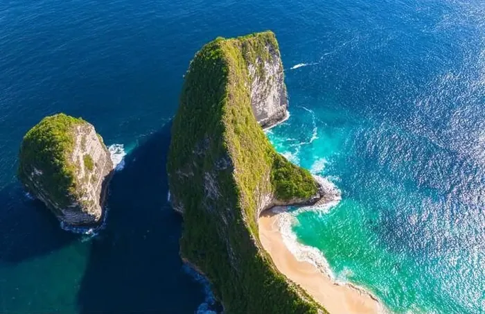 Framed Print : Airview of Kelingking Beach on Nusa Penida Island, Indonesia Framed Print : Airview of Kelingking Beach on Nusa Penida Island, Indonesia