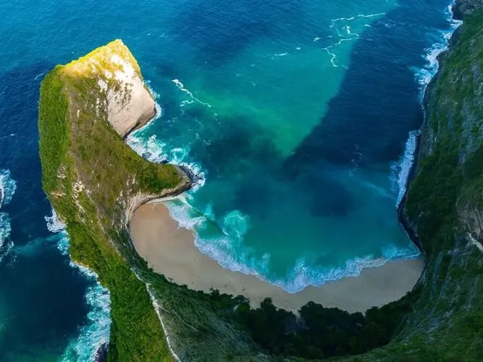 Framed Print : Airview of Kelingking Beach on Nusa Penida Island, Indonesia