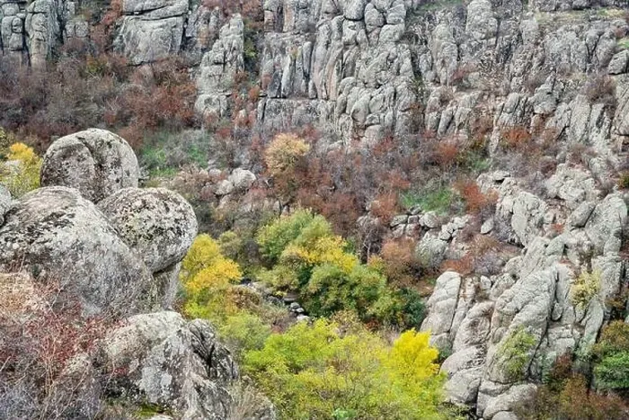 Framed Print : Aktovsky Canyon, Ukraine. Autumn trees and large stone boulders around Framed Print : Aktovsky Canyon, Ukraine. Autumn trees and large stone boulders around