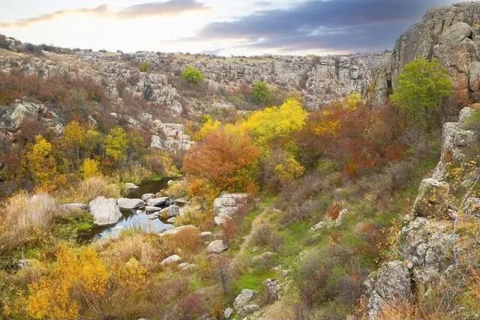 Framed Print : Aktovsky Canyon in Ukraine surrounded large stone boulders Framed Print : Aktovsky Canyon in Ukraine surrounded large stone boulders