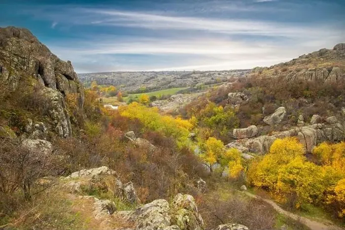 Framed Print : Aktovsky Canyon in Ukraine surrounded large stone boulders Framed Print : Aktovsky Canyon in Ukraine surrounded large stone boulders