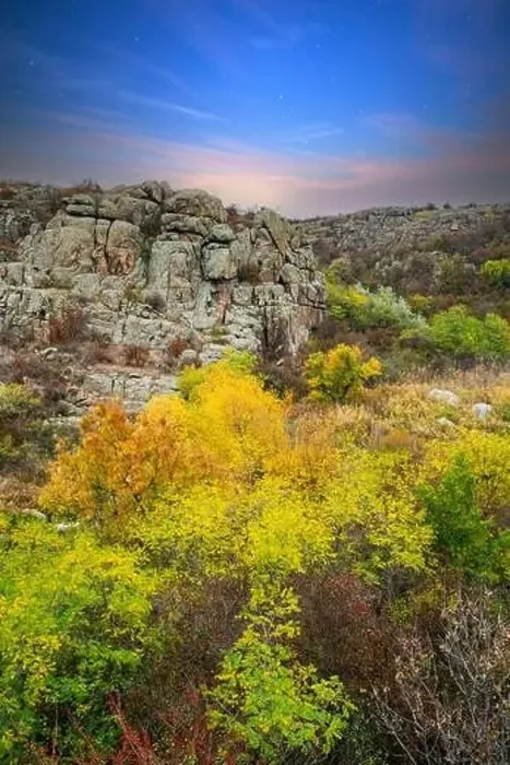 Framed Print : Aktovsky Canyon in Ukraine surrounded large stone boulders Framed Print : Aktovsky Canyon in Ukraine surrounded large stone boulders