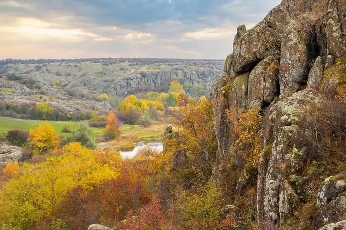 Framed Print : Aktovsky Canyon in Ukraine surrounded large stone boulders Framed Print : Aktovsky Canyon in Ukraine surrounded large stone boulders