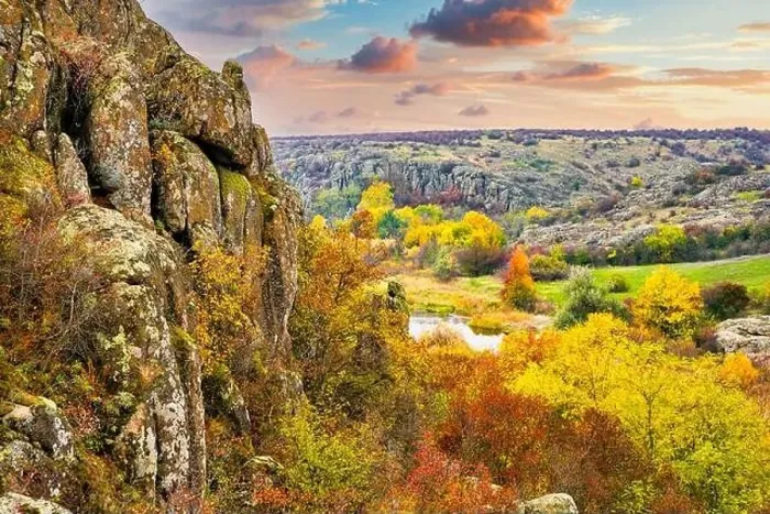 Framed Print : Aktovsky Canyon in Ukraine surrounded large stone boulders Framed Print : Aktovsky Canyon in Ukraine surrounded large stone boulders