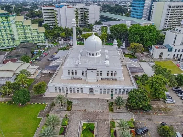 Framed Print : Al azhar Mosque panorama view Largest Mosque in Jakarta Framed Print : Al azhar Mosque panorama view Largest Mosque in Jakarta