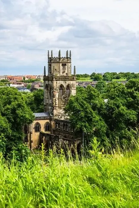 Framed Print : All Saints Church in Pontefract, West Yorkshire, England Framed Print : All Saints Church in Pontefract, West Yorkshire, England