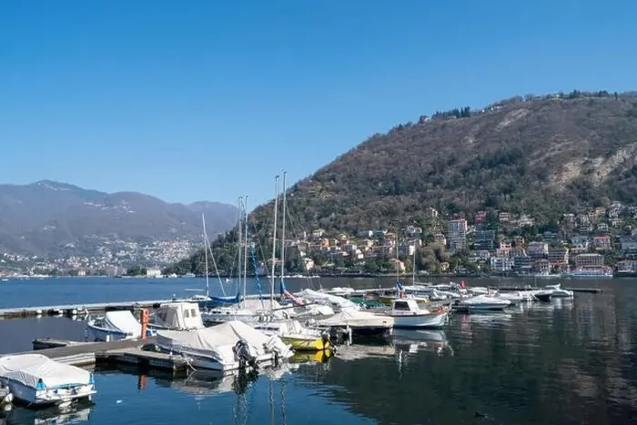 Framed Print : Amazing view with port in Como - Como lake in Italy Framed Print : Amazing view with port in Como - Como lake in Italy