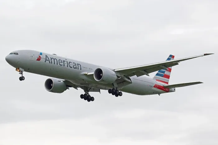 Framed Print : American Airlines Boeing 777-323(ER) N726AN landing at London Heathrow Framed Print : American Airlines Boeing 777-323(ER) N726AN landing at London Heathrow