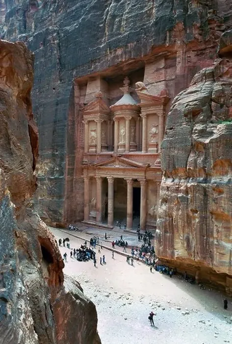 Framed Print : The ancient city Al-Bitra carved in stone, Jordan Framed Print : The ancient city Al-Bitra carved in stone, Jordan