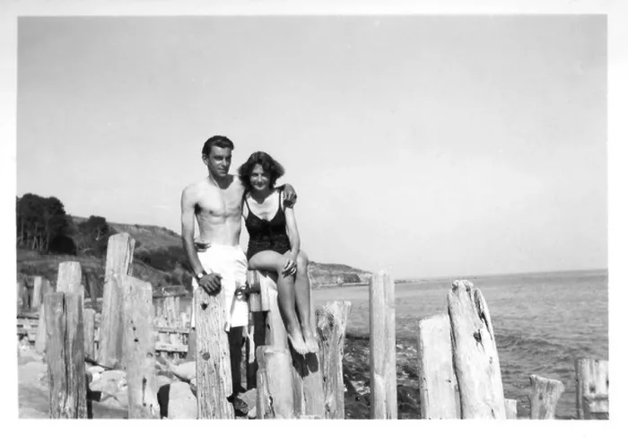 Framed Print : Archive Photo: Holiday snap of couple on beach in swimming costume (Castlehaven Isle of Wight - 1948) Framed Print : Archive Photo: Holiday snap of couple on beach in swimming costume (Castlehaven Isle of Wight - 1948)