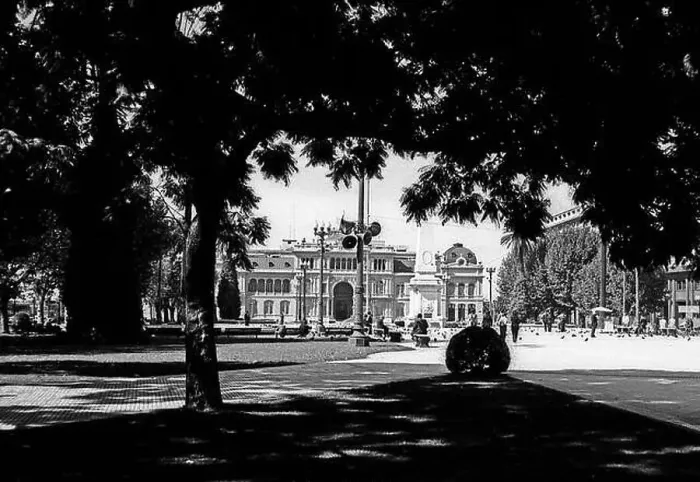 Framed Print : ARG 261B Buenos Aires Argentina 1973 The Casa Rosada plaza in the town centre Framed Print : ARG 261B Buenos Aires Argentina 1973 The Casa Rosada plaza in the town centre