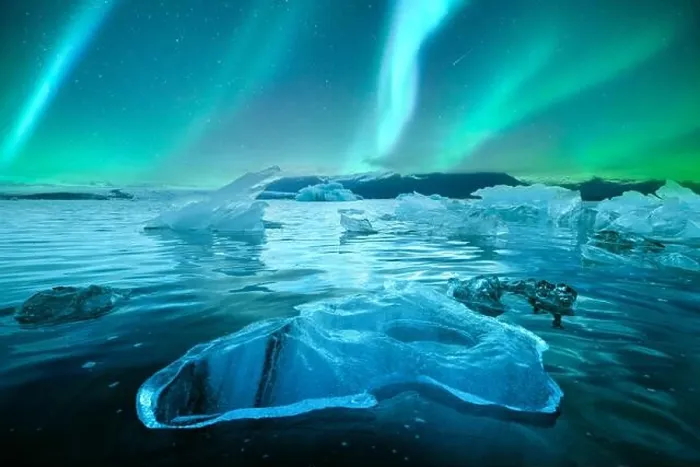 Framed Print : Aurora borealis northen light and icebergs in Jokulsarlon glacial lagoon. Vatnajokull National Park, southeast Iceland, Europe. Landscape photography Framed Print : Aurora borealis northen light and icebergs in Jokulsarlon glacial lagoon. Vatnajokull National Park, southeast Iceland, Europe. Landscape photography