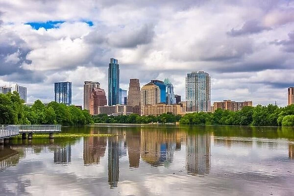 Austin, Texas, USA river and skyline