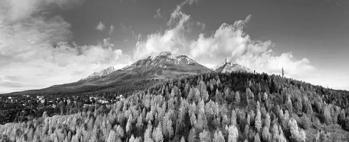 Framed Print : Autumn sunrise in Horny Smokoves and view on Slavkovsky peak in High Tatras national park, Slovakia Framed Print : Autumn sunrise in Horny Smokoves and view on Slavkovsky peak in High Tatras national park, Slovakia
