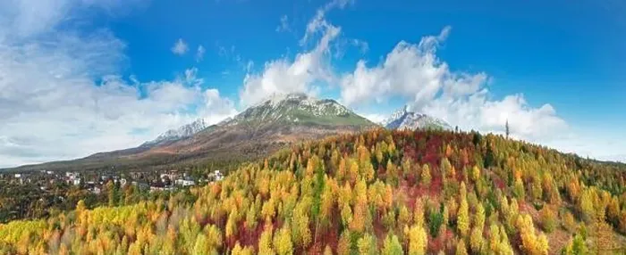 Framed Print : Autumn sunrise in Horny Smokoves and view on Slavkovsky peak in High Tatras national park, Slovakia Framed Print : Autumn sunrise in Horny Smokoves and view on Slavkovsky peak in High Tatras national park, Slovakia