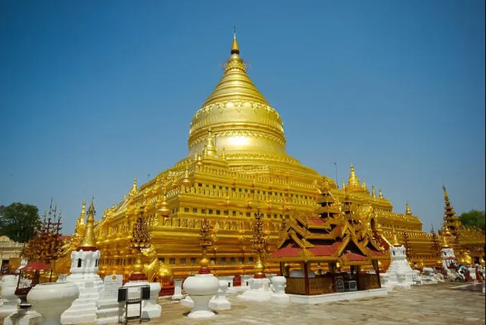 Framed Print : Bagan, Myanmar - July 23, 2017: Golden temples Bagan Framed Print : Bagan, Myanmar - July 23, 2017: Golden temples Bagan