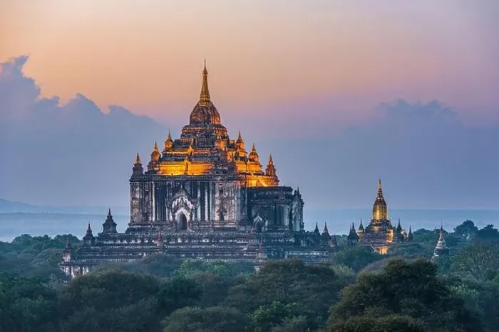 Framed Print : Bagan, Myanmar temples in the Archaeological Zone at dusk Framed Print : Bagan, Myanmar temples in the Archaeological Zone at dusk