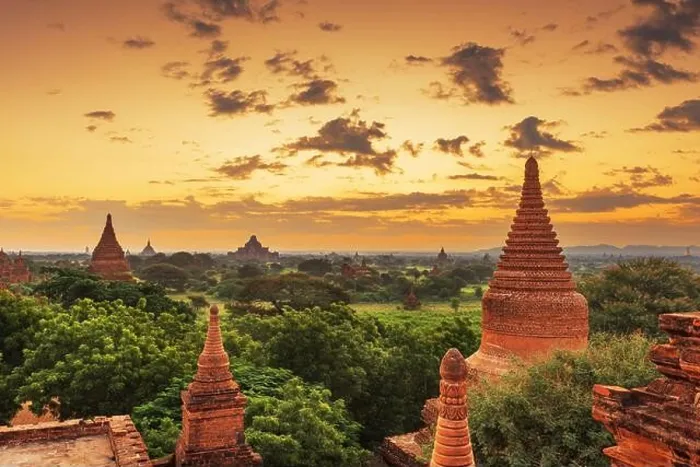 Framed Print : Bagan, Myanmar temples in the Archaeological Zone at dusk Framed Print : Bagan, Myanmar temples in the Archaeological Zone at dusk