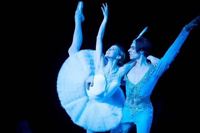 Framed Print : Ballet dancers Alina Somova and Timur Askerov in La Bayadere Framed Print : Ballet dancers Alina Somova and Timur Askerov in La Bayadere