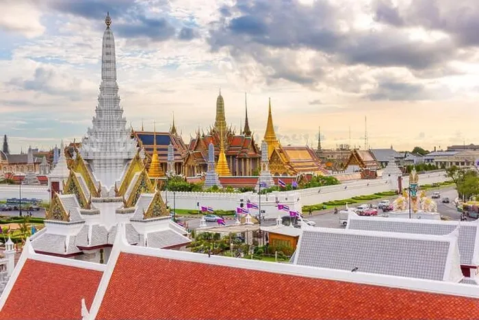 Framed Print : Bangkok, Thailand at the Temple of the Emerald Buddha and Grand Palace at dusk Framed Print : Bangkok, Thailand at the Temple of the Emerald Buddha and Grand Palace at dusk