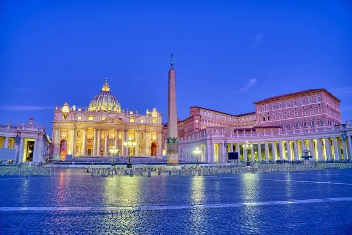Framed Print : Basilica di San Pietro, Vatican, Rome, Italy. Blue hour view before sunrise Framed Print : Basilica di San Pietro, Vatican, Rome, Italy. Blue hour view before sunrise