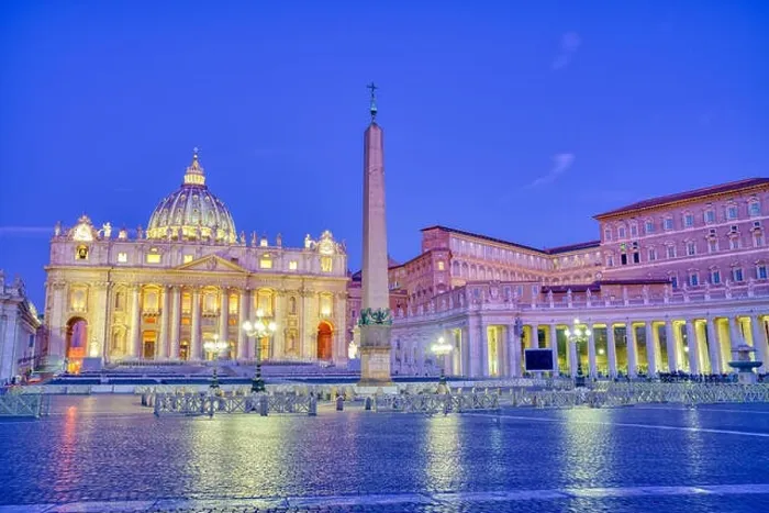 Framed Print : Basilica di San Pietro, Vatican, Rome, Italy. Blue hour view before sunrise Framed Print : Basilica di San Pietro, Vatican, Rome, Italy. Blue hour view before sunrise