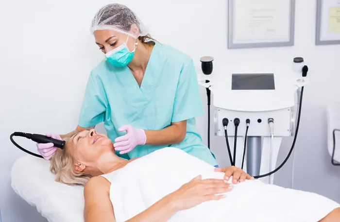 Framed Print : Beautician doing innovative procedure of cryoliposuction to female in cosmetic office Framed Print : Beautician doing innovative procedure of cryoliposuction to female in cosmetic office