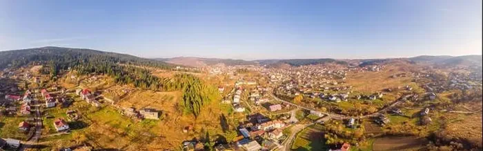 Framed Print : Beautiful 180 degrees scenic landscape of popular healing spa resort in Carpathians Framed Print : Beautiful 180 degrees scenic landscape of popular healing spa resort in Carpathians
