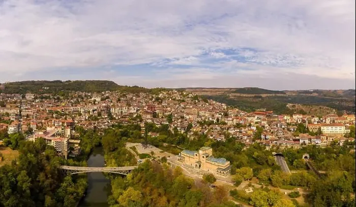 Framed Print : Beautiful bird's-eye view of the center of Veliko Tarnovo Framed Print : Beautiful bird's-eye view of the center of Veliko Tarnovo