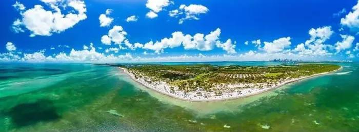 Framed Print : Beautiful Crandon Park beach in Key Biscayne in Miami, USA Framed Print : Beautiful Crandon Park beach in Key Biscayne in Miami, USA