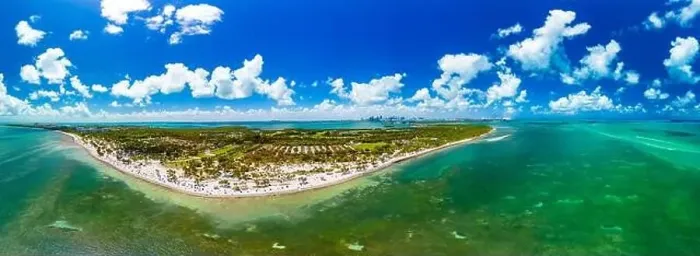 Framed Print : Beautiful Crandon Park beach in Key Biscayne in Miami, USA Framed Print : Beautiful Crandon Park beach in Key Biscayne in Miami, USA