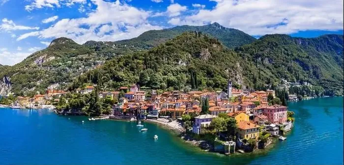 Framed Print : One of the most beautiful lakes of Italy - Lago di Como Framed Print : One of the most beautiful lakes of Italy - Lago di Como