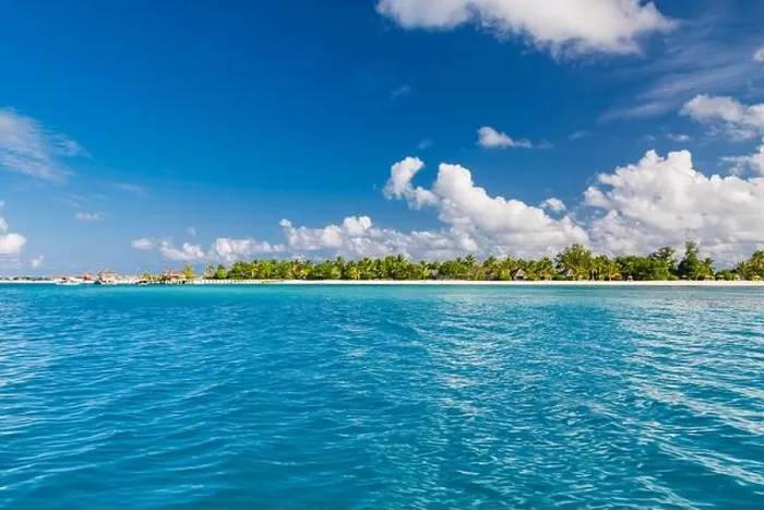Framed Print : Beautiful Maldivian atoll with white beach seen from the sea. Tropical lagoon and island paradise Framed Print : Beautiful Maldivian atoll with white beach seen from the sea. Tropical lagoon and island paradise