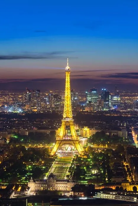 Framed Print : Beautiful view Eiffel tower during light show at dusk, Paris, France Framed Print : Beautiful view Eiffel tower during light show at dusk, Paris, France