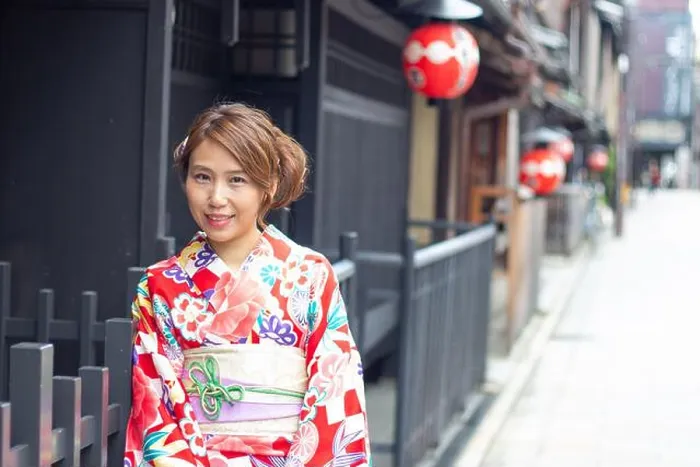 Framed Print : Beautiful woman wearing Japanese Kimono in the street of Kyoto, Japan Framed Print : Beautiful woman wearing Japanese Kimono in the street of Kyoto, Japan